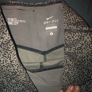 Nike Pants - Nike dry-fit crop leggings Nike Pants - Nike dry-fit crop leggings
